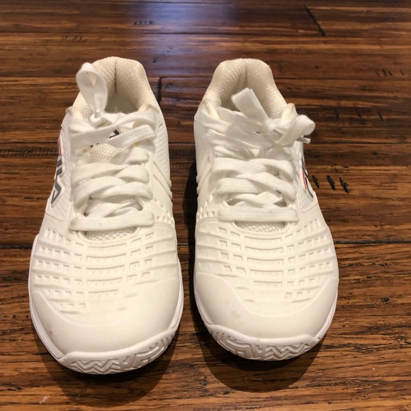 Brand new Fila shies in white. Size: 6.5 US. Only worn once! - Picture 5 of 5